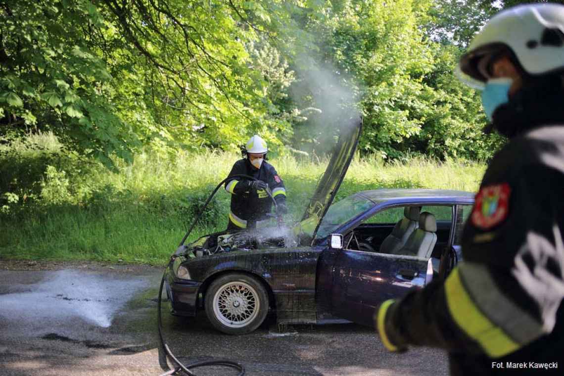 „Drift”  BMW zakończony interwencją straży pożarnej i policji