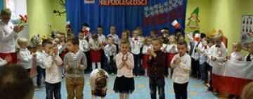Występ patriotyczny przedszkolaków w Dygowie