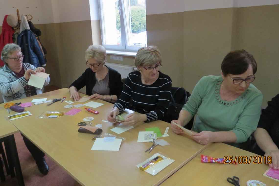 Warsztaty tworzenia kartek wielkanocnych dla seniorów