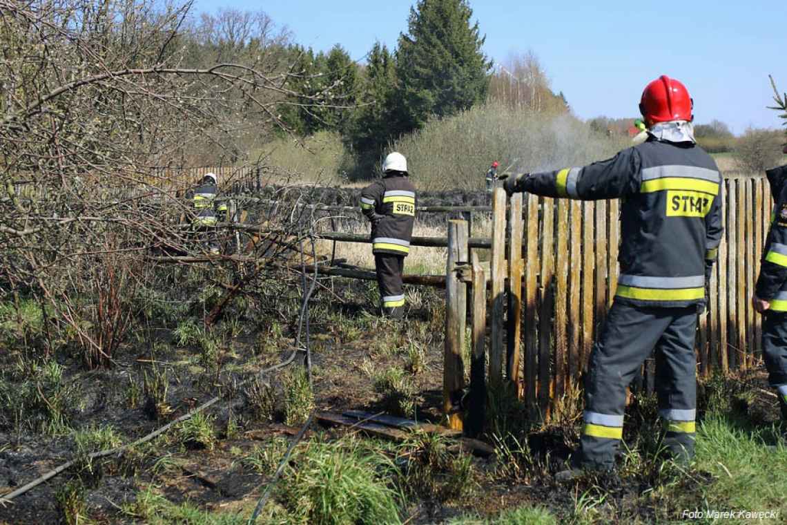 Pożar trawy w Stramniczce. W akcji trzy zastępy z gminy Dygowo