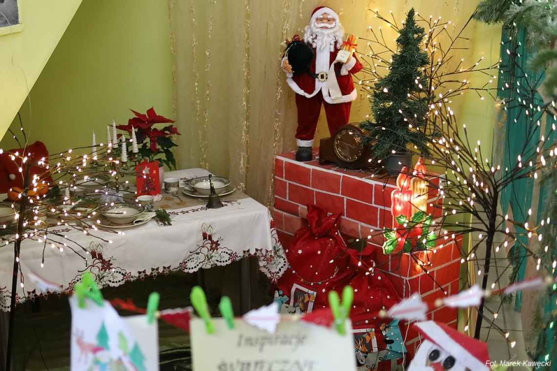  Dekoracja świąteczna w szkole we Wrzosowie