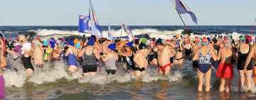 VIII Światowy Festiwal Morsowania w Kołobrzegu. Finałowa kąpiel (foto, wideo)