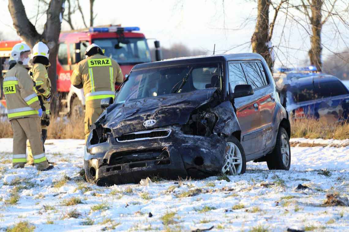Niebezpieczne wyprzedzanie przyczyną wypadku z udziałem dwóch aut