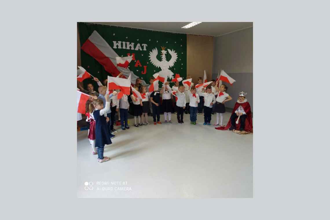 Dzień Flagi RP i rocznica Konstytucji 3 Maja w szkole w Czerninie - skromnie , ale uroczyście