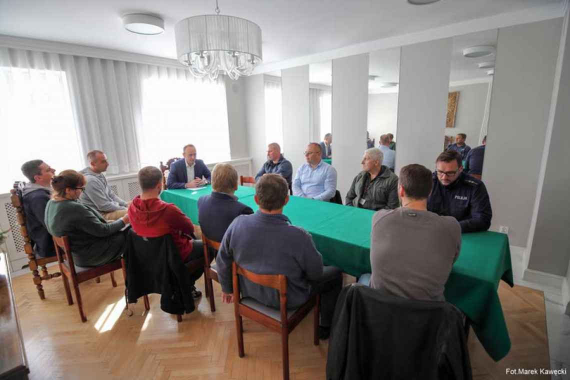 Spotkanie przedstawicieli służb w Dygowie. Temat: sytuacja kryzysowa -brak dostaw prądu