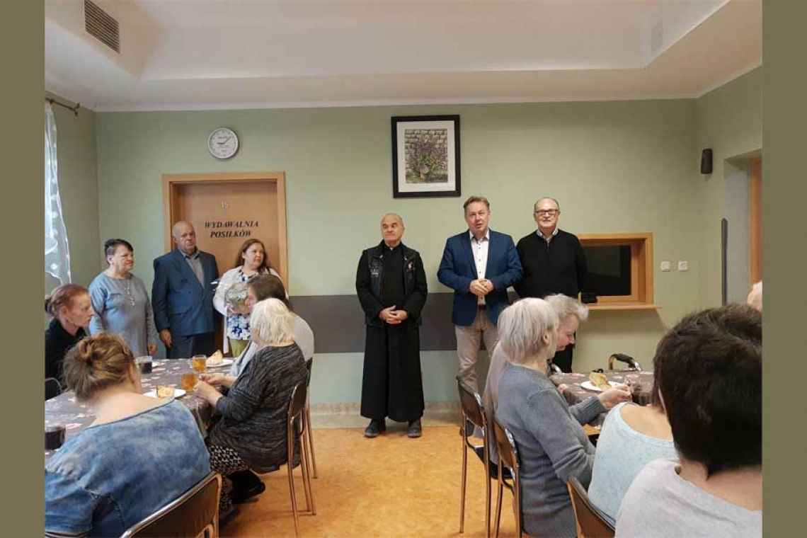 Proboszcz parafii Wrzosowo odwiedził DPS w Piotrowicach