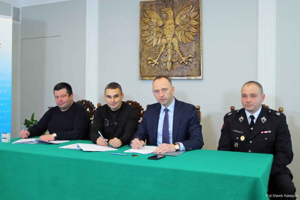 Umowa na budowę remizy OSP i Placu Pokoleń w Dygowie podpisana!